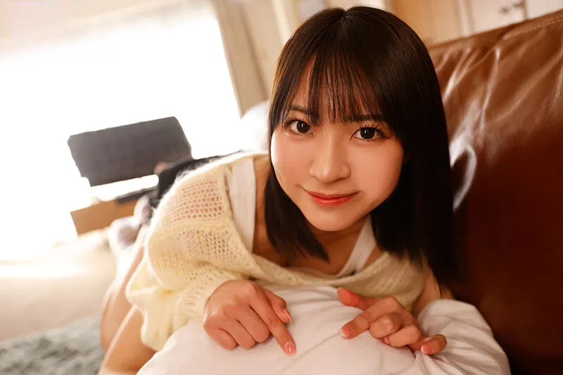 Chị gái lần đầu có anh yêu còn nhiều ngỡ ngàng nên mượn chim thằng em tập trước